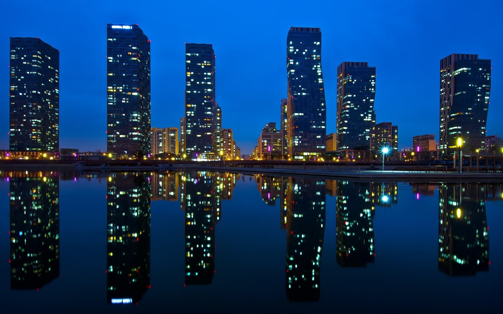 爱游戏中国官方登录入口网站-里奇·麦考：面对压力从不退缩的领袖，麦奇里湖