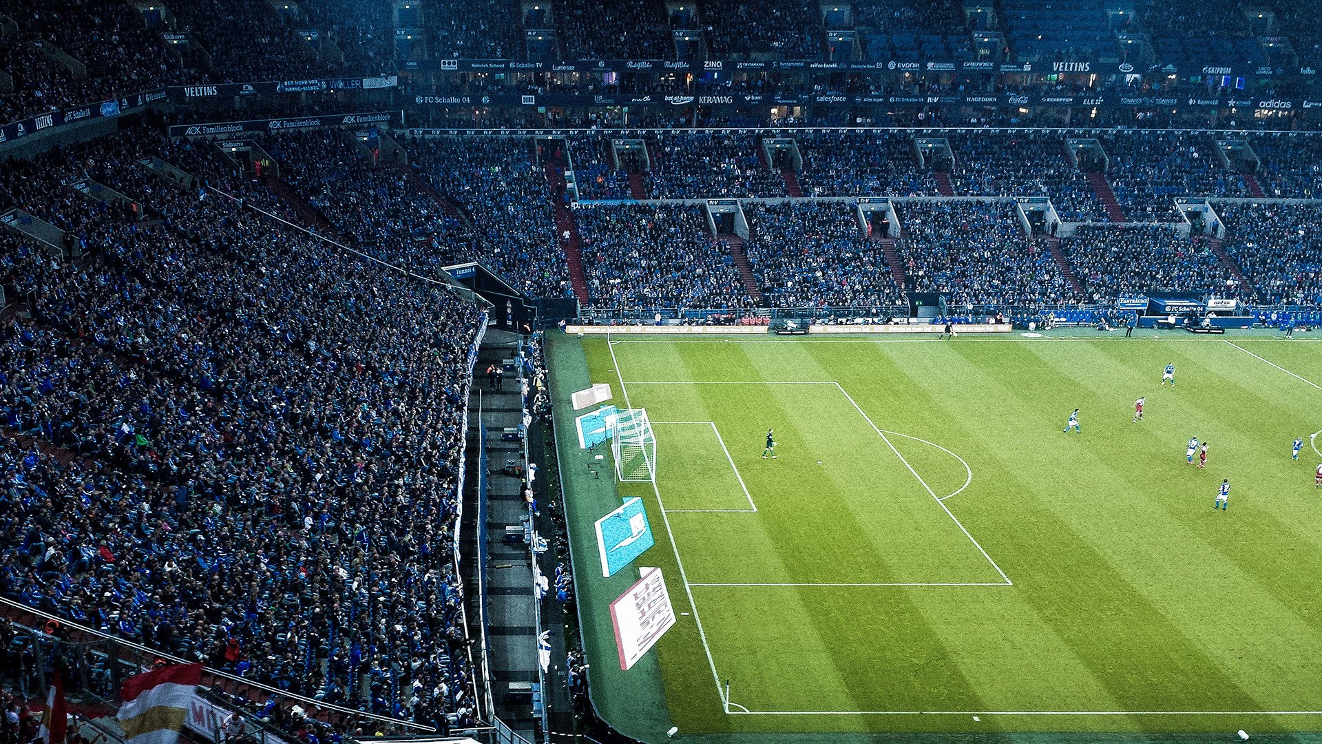 拜仁边路传中策略成功:高效率打破对方防线,效力过拜仁的边锋